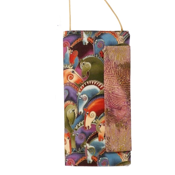 AFD02 - More Than Just a Passport Wallet Pattern by Patricia Gould - Picture 3 of 7